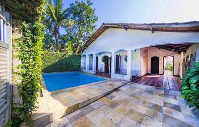 Imagem: A casa possui 2 Dormitórios, 2 Vagas na garagem e está localizado