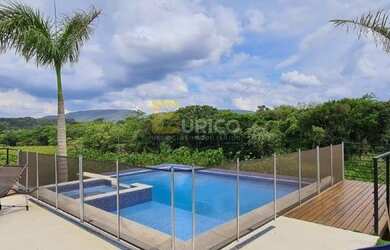 Imagem: A casa em condomínio possui 4 Dormitórios, 5 Banheiros, 5