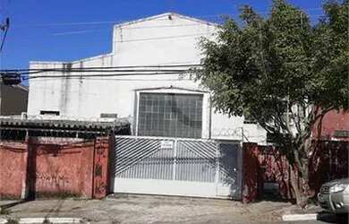 Imagem: O depósito possui 5 Vagas na garagem e 2100m² de Área e está