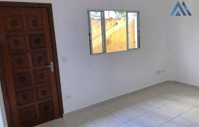 Imagem: Casa de 2 Dorm com pequeno quintal