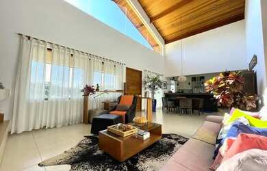 Imagem: A casa em condomínio possui 4 Dormitórios, 3 Banheiros, 4