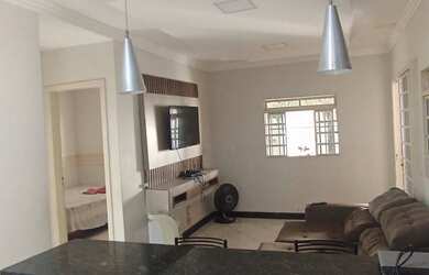 Imagem: A casa possui 3 Dormitórios, 1 Banheiro, 3 Vagas na garagem