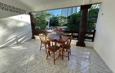 Imagem 4: CASA COM TRES QUARTOS SUITES, PISCINA