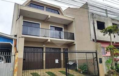 Imagem: A casa possui 4 Dormitórios, 4 Banheiros, 4 Vagas na garagem