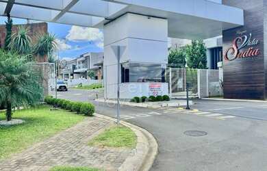 Imagem: A casa em condomínio possui 3 Dormitórios, 2 Banheiros, 5