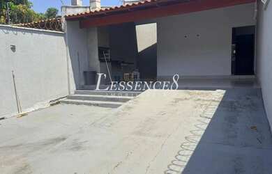 Imagem: A casa possui 1 Dormitório, 1 Banheiro, 3 Vagas na garagem