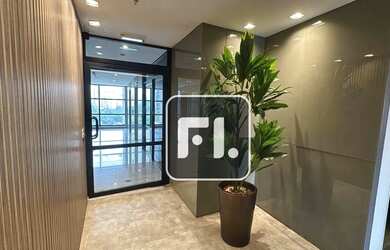 Imagem: O depósito possui 5 Vagas na garagem e 200m² de Área e está