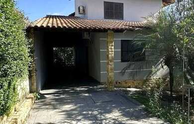 Imagem: A casa em condomínio possui 4 Dormitórios, 2 Banheiros, 3