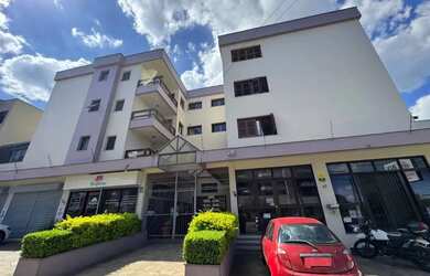 Imagem: O apartamento possui 3 Dormitórios, 1 Banheiro, 3 Vagas na