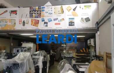 Imagem: O depósito possui 5 Vagas na garagem e 200m² de Área e está