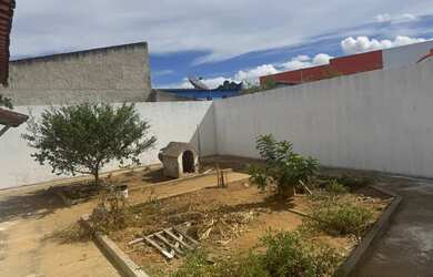 Imagem 8: Casa em terreno grande. Piscina, Varanda, 120m² de Áreae3 Vagas na garagem