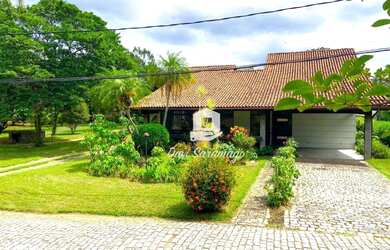 Imagem: A casa possui 5 Dormitórios, 5 Banheiros, 550m² de Área e