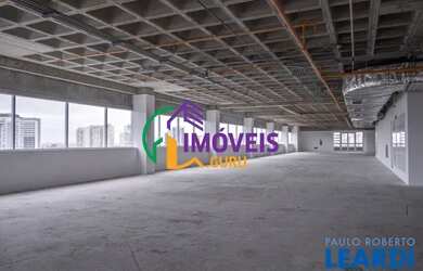 Imagem: O depósito possui 5 Vagas na garagem, 2.228m² de Área e