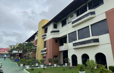 Imagem: O depósito possui 5 Vagas na garagem, 30m² de Área e está