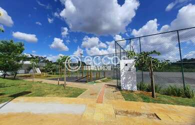 Imagem: O terreno possui 443m² de Área e está localizado em Laranjeiras