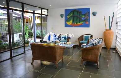 Imagem: A casa possui 4 Dormitórios, 3 Banheiros, 4 Vagas na garagem