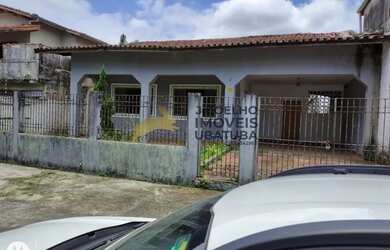 Imagem: A casa possui 3 Dormitórios, 2 Banheiros, 3 Vagas na garagem