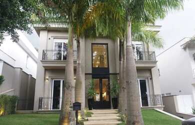 Imagem: A casa em condomínio possui 5 Dormitórios, 5 Banheiros, 5