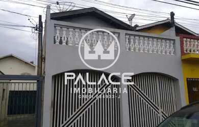 Imagem: A casa possui 3 Dormitórios, 1 Banheiro, 3 Vagas na garagem