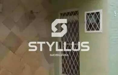 Imagem: A casa possui 2 Dormitórios, 2 Banheiros, 2 Vagas na garagem