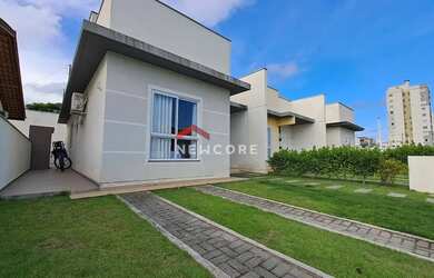 Imagem: A casa em condomínio possui 3 Dormitórios, 2 Banheiros, 1