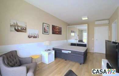 Imagem: O apartamento possui 1 Dormitório, 1 Banheiro, 1 Vaga na garagem