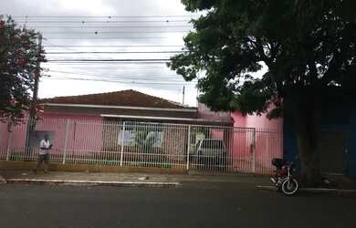 Imagem: Casa Residencial com galpão e salão comercial no Centro de