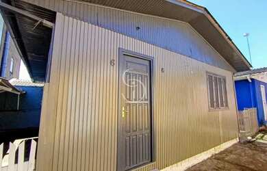 Imagem: A casa possui 3 Dormitórios, 1 Banheiro, 1 Vaga na garagem