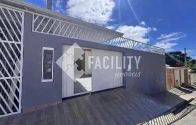 Imagem: A casa possui 3 Dormitórios, 3 Banheiros, 2 Vagas na garagem