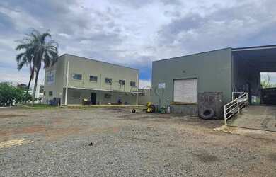 Imagem: O depósito possui 5 Vagas na garagem e 481m² de Área e está