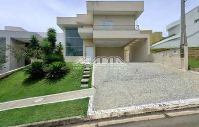 Imagem: A casa em condomínio possui 3 Dormitórios, 5 Banheiros, 2