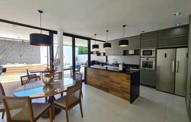 Imagem: A casa em condomínio possui 3 Dormitórios, 4 Banheiros, 4