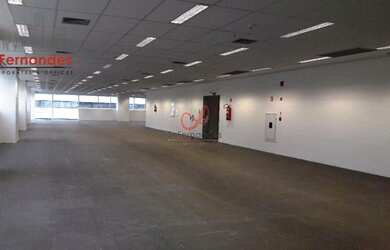 Imagem: O depósito possui 5 Vagas na garagem, 1.265m² de Área e