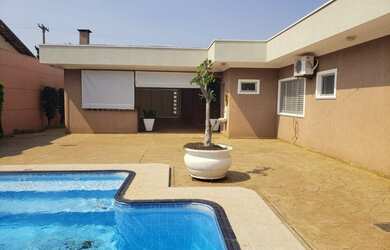 Imagem: A casa em condomínio possui 3 Dormitórios, 2 Banheiros, 3