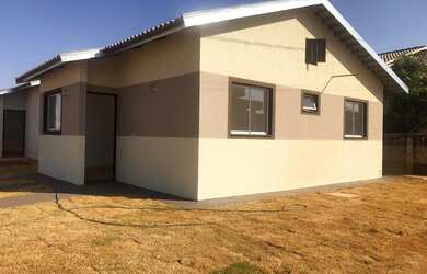 Imagem: A casa em condomínio possui 2 Dormitórios, 1 Banheiro, 2 Vagas