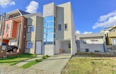 Imagem: A casa possui 3 Dormitórios, 3 Banheiros, 2 Vagas na garagem