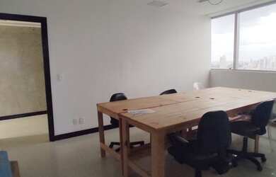 Imagem: O depósito possui 3 Vagas na garagem e 56m² de Área e está