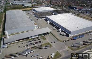 Imagem: O depósito possui 5 Vagas na garagem, 10.000m² de Área e