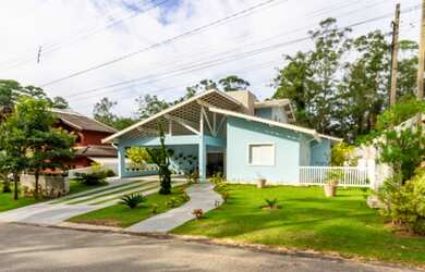 Imagem: A casa em condomínio possui 4 Dormitórios, 5 Banheiros, 4