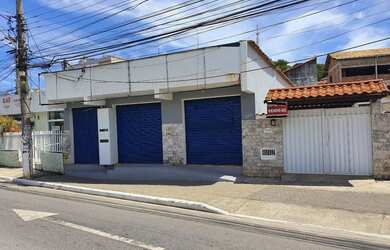 Imagem: O depósito possui 2 Vagas na garagem, 226m² de Área e está