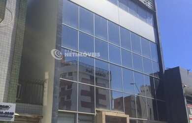 Imagem: O depósito possui 5 Vagas na garagem e 638m² de Área e está