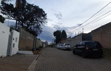 Imagem: A casa em condomínio possui 2 Dormitórios, 1 Banheiro, 2 Vagas