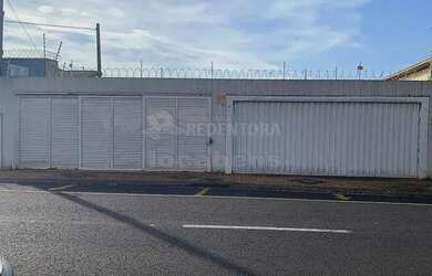 Imagem: A casa possui 5 Dormitórios, 5 Banheiros, 5 Vagas na garagem