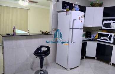 Imagem: A casa possui 2 Dormitórios, 2 Banheiros, 4 Vagas na garagem