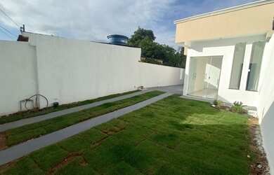 Imagem: A casa possui 3 Dormitórios, 1 Banheiro, 4 Vagas na garagem