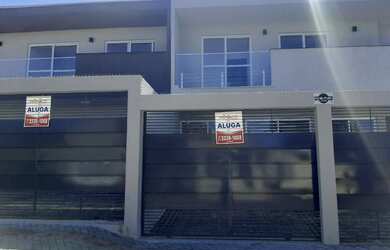 Imagem: A casa possui 3 Dormitórios, 3 Banheiros, 3 Vagas na garagem