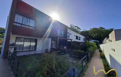 Imagem: A casa em condomínio possui 3 Dormitórios, 4 Banheiros, 138m²