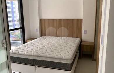 Imagem: O apartamento possui 1 Dormitório, 1 Banheiro, 1 Vaga na garagem