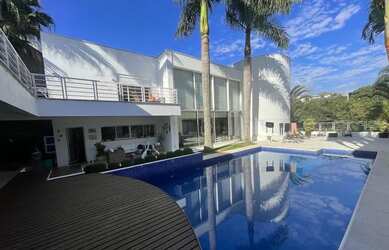 Imagem: A casa em condomínio possui 4 Dormitórios, 5 Banheiros, 4