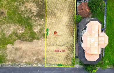 Imagem: O terreno possui 886m² de Área e está localizado em Tarumã